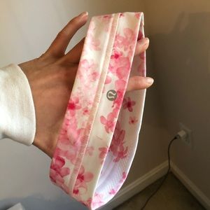 Lululemon headband NEVER WORN but no tags
